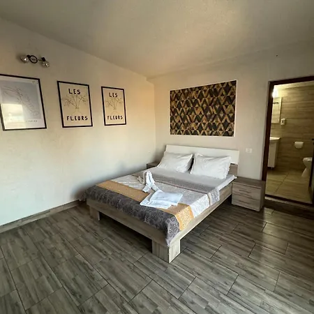 Lotus Guest house *